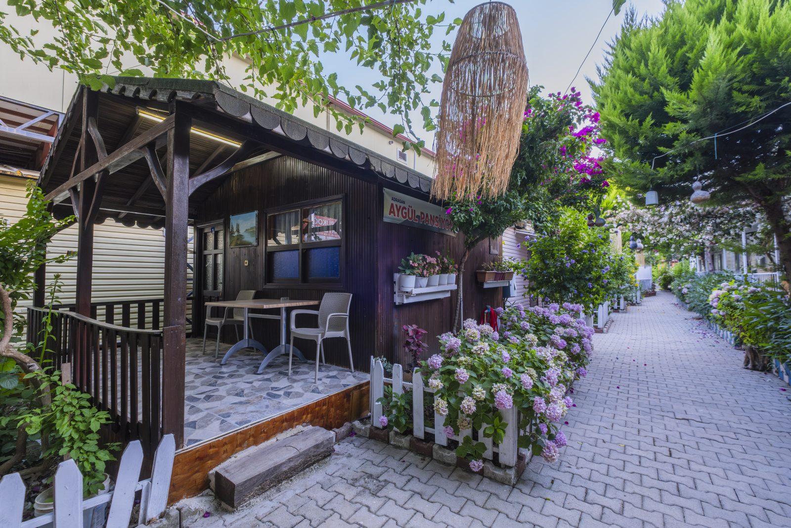 Adrasan sahili ve turkuaz deniz manzarası